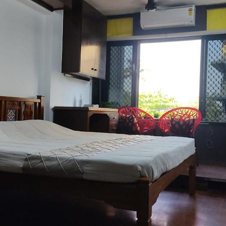 Cozy Private Ac Studio By The Sea Bandstand Bandra W Mumbai Nr Taj Lands End Appartement Buitenkant foto