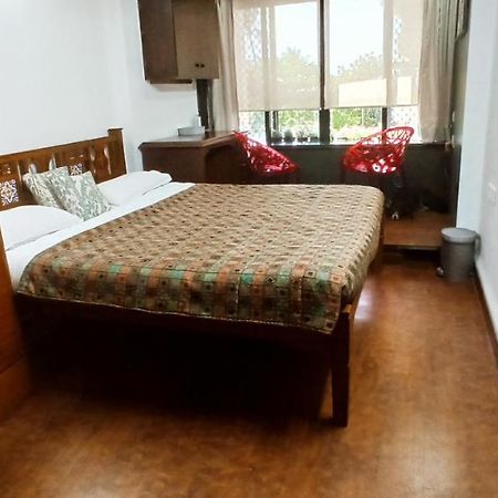 Cozy Private Ac Studio By The Sea Bandstand Bandra W Mumbai Nr Taj Lands End Appartement Buitenkant foto