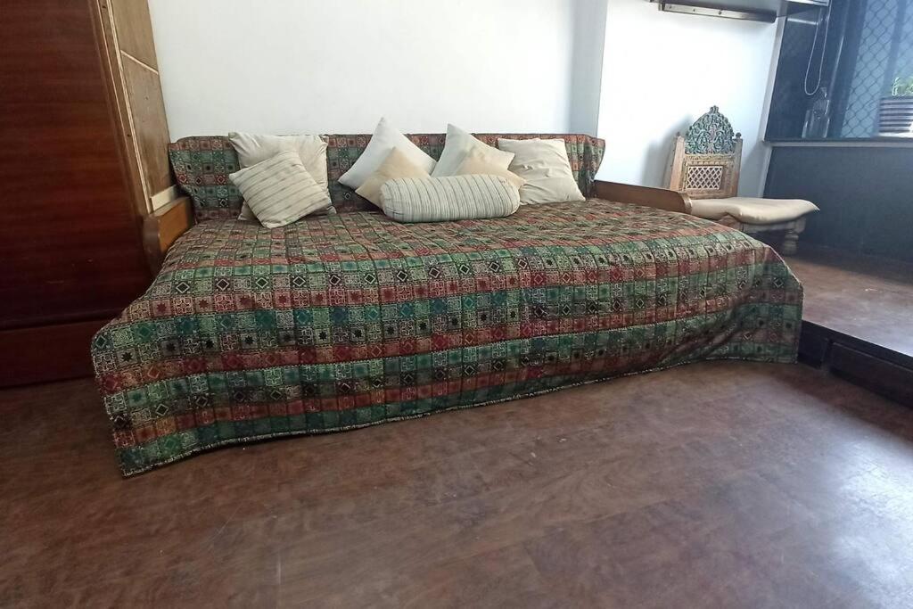 Cozy Private Ac Studio By The Sea Bandstand Bandra W Mumbai Nr Taj Lands End Appartement Buitenkant foto