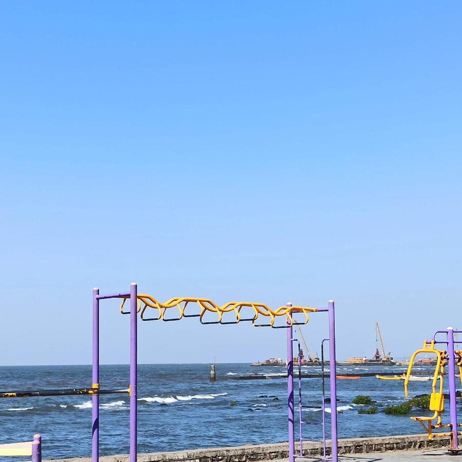 Cozy Private Ac Studio By The Sea Bandstand Bandra W Mumbai Nr Taj Lands End Appartement Buitenkant foto