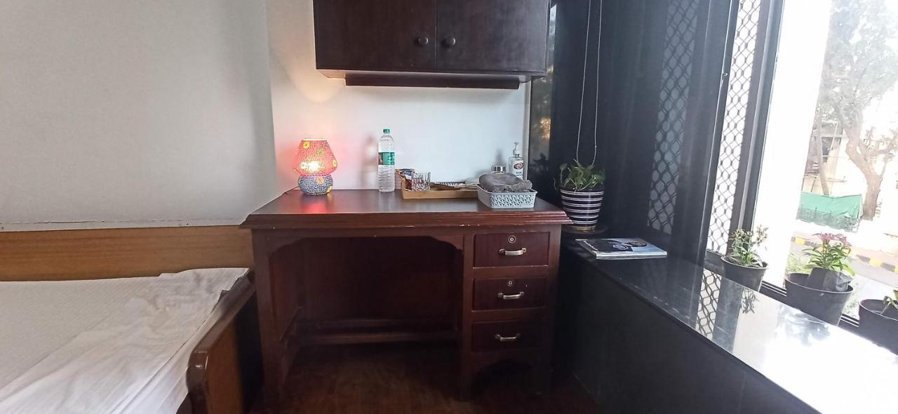 Cozy Private Ac Studio By The Sea Bandstand Bandra W Mumbai Nr Taj Lands End Appartement Buitenkant foto