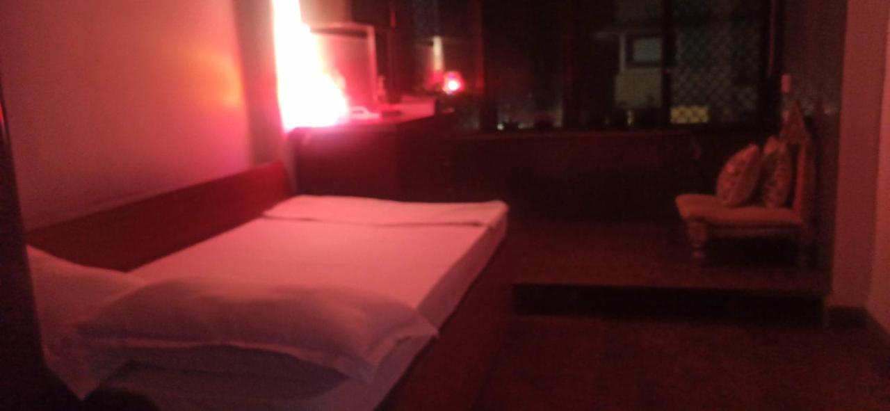 Cozy Private Ac Studio By The Sea Bandstand Bandra W Mumbai Nr Taj Lands End Appartement Buitenkant foto