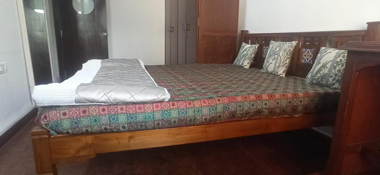 Cozy Private Ac Studio By The Sea Bandstand Bandra W Mumbai Nr Taj Lands End Appartement Buitenkant foto