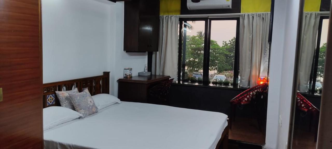 Cozy Private Ac Studio By The Sea Bandstand Bandra W Mumbai Nr Taj Lands End Appartement Buitenkant foto