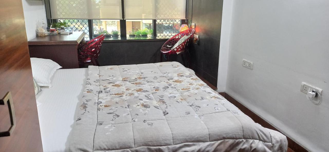 Cozy Private Ac Studio By The Sea Bandstand Bandra W Mumbai Nr Taj Lands End Appartement Buitenkant foto