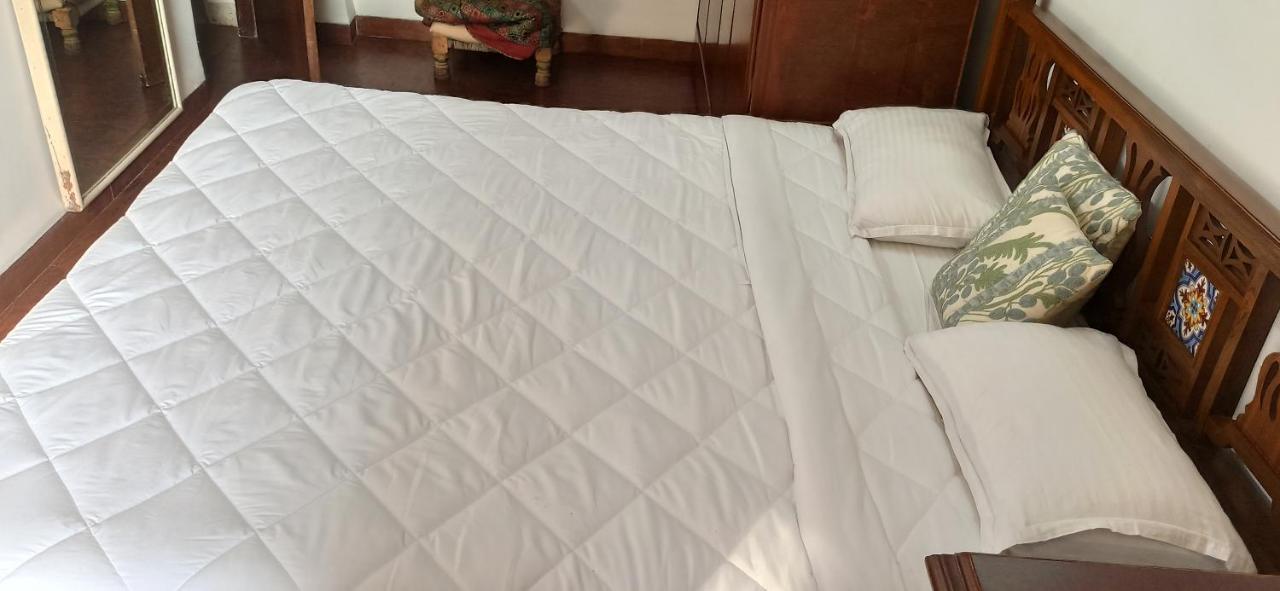 Cozy Private Ac Studio By The Sea Bandstand Bandra W Mumbai Nr Taj Lands End Appartement Buitenkant foto