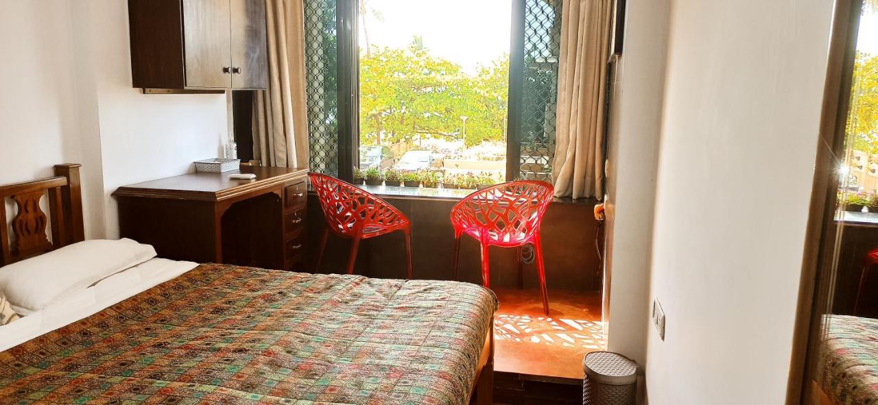 Cozy Private Ac Studio By The Sea Bandstand Bandra W Mumbai Nr Taj Lands End Appartement Buitenkant foto